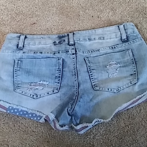 American flag distressed denim shorts - Picture 4 of 7